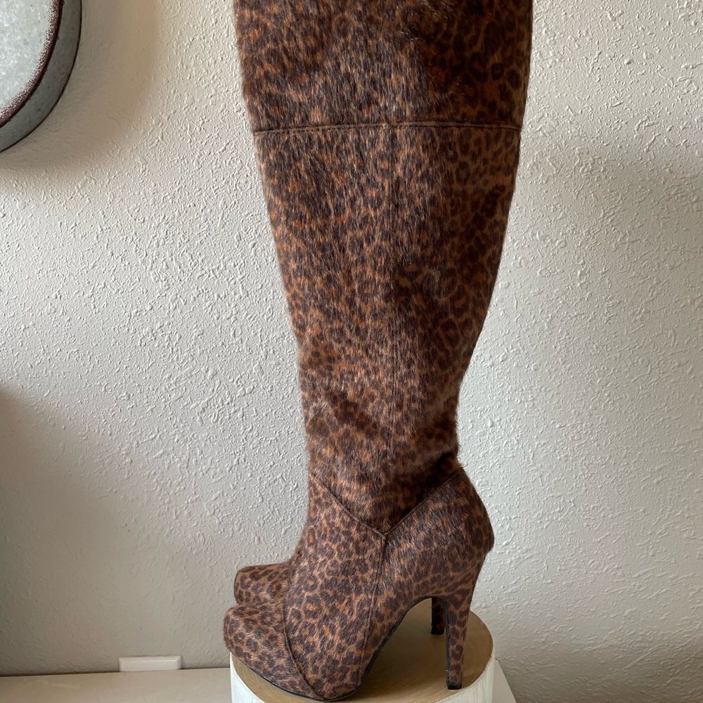 NIB JustFab Janae Leopard Kneed Boots Size 8 NWT - image 4